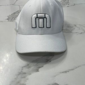 FLEX FIT white Travis Mathew cap size L-XL